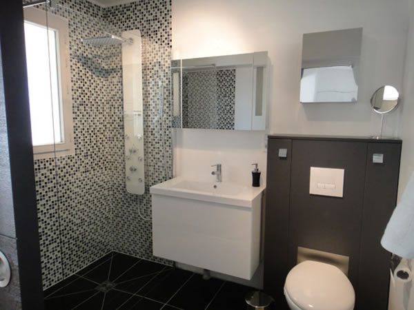 Black And White Small Bathroom Decoration