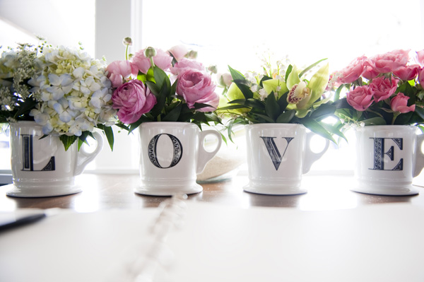 flowers-arrangement-using-mugs-17