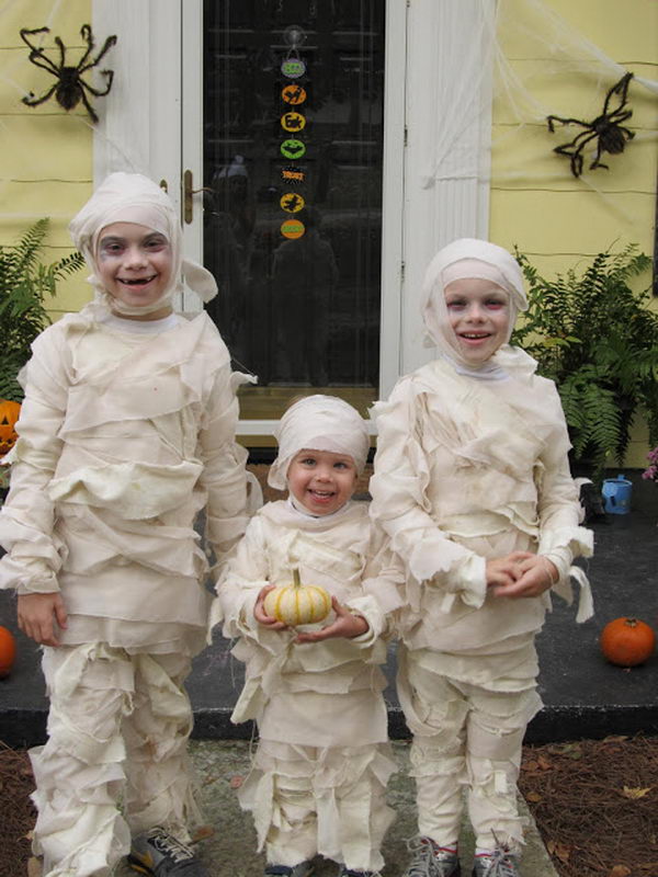 37-little-mummies-kid-costume
