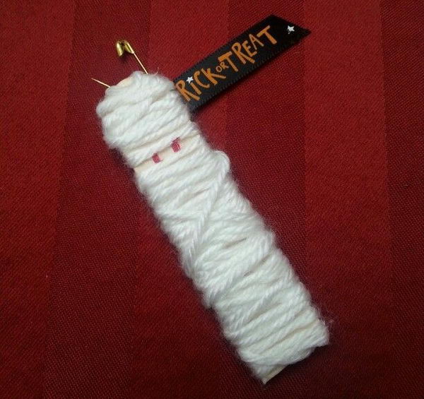 5-mummy-popsicle-stick-white-yarn