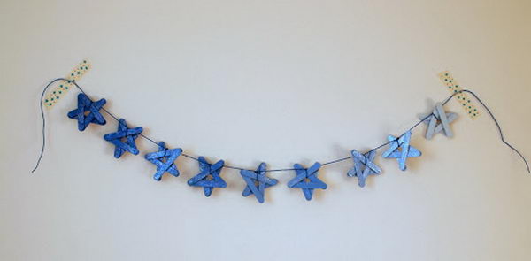 45-star-garland-on-wall