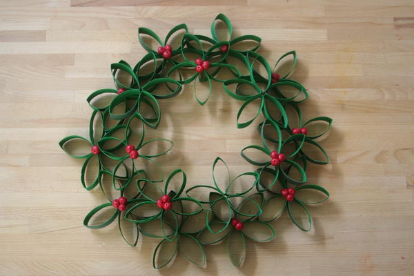 10-toilet-paper-roll-wreath