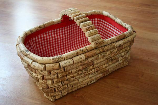 DIY Wine Cork Basket. 