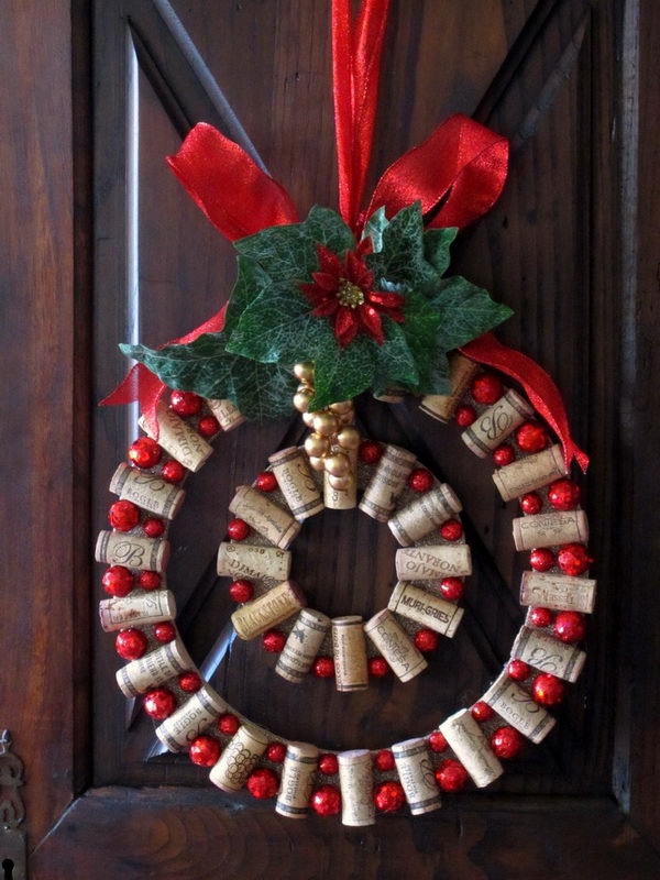 DIY Wine Cork Christmas Wreath. 