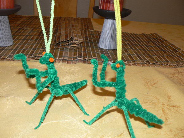 32-pipe-cleaner-mantises