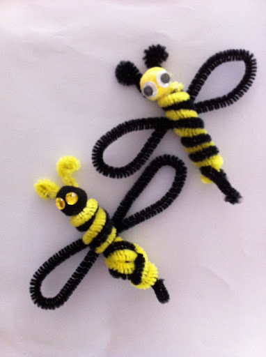 52-pipe-cleaner-bees