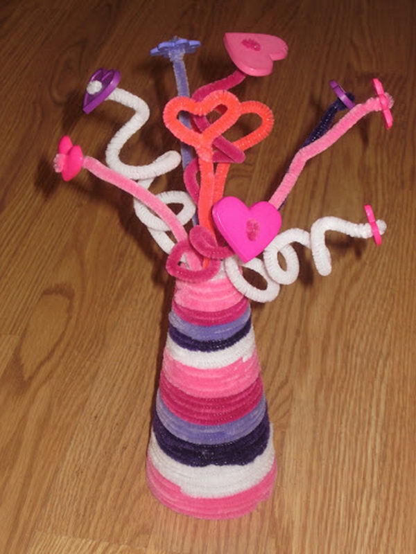 2-pipe-cleaner-vase-button-flowers