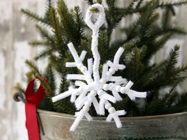 8-snowflakes-pip-cleaner-crafts