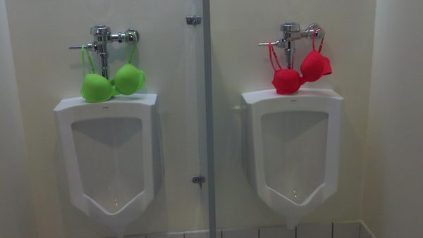 10-bras-everywhere-for-senior-prank