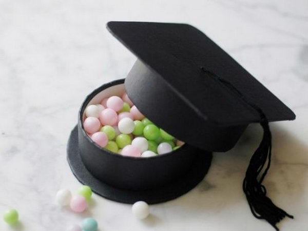 Graduation Hat Party Favor Box. You can store confetti, almonds, nuts, jewelry or whatever in this box.