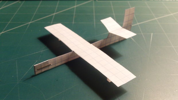 Albatross Paper Airplane. Fast, long range, agile and equipped with landing gear, the Albatross is a small paper airplane with a wingspan of only 11.5 centimeters.