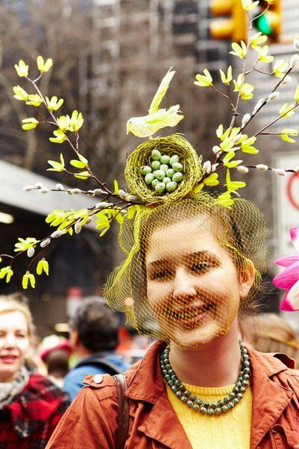 Kentucky Derby hats that are known for their vivacious colors and wildly extravagant size.