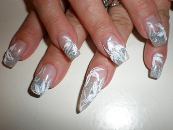 3D Gel Nail Art, 3D nail art is a technique for decorating nails that creates three dimensional designs.
