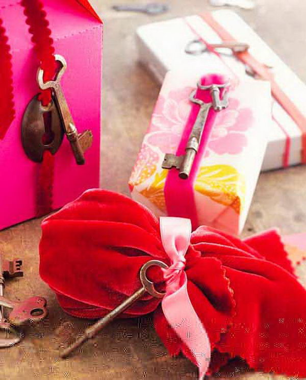 Cool Gift Wrapping Ideas. Whether it’s for a birthday, Valentine's Day, holiday or just a normal day, make the gift giving more personal and impress your loved one.