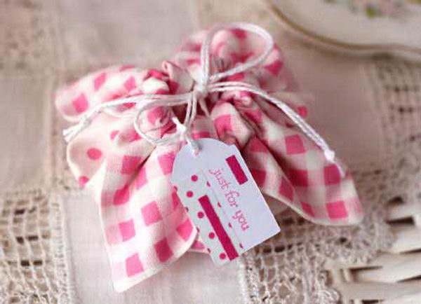 Cool Gift Wrapping Ideas. Whether it’s for a birthday, Valentine's Day, holiday or just a normal day, make the gift giving more personal and impress your loved one.