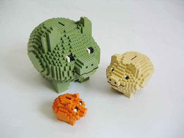LEGO Piggy Banks. A great way to introduce the concept of saving and spending to your little ones.
