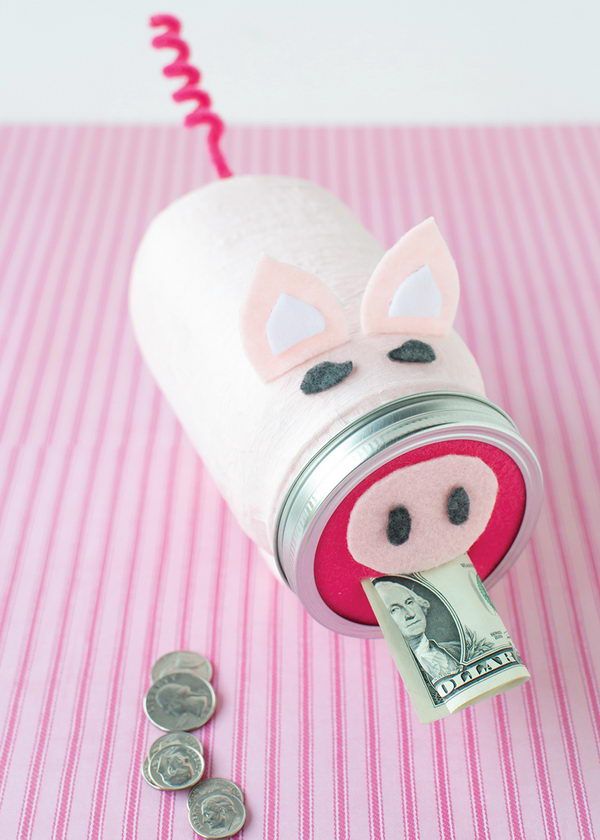 Mason Jar Craft of Piggy Bank. A great way to introduce the concept of saving and spending to your little ones.