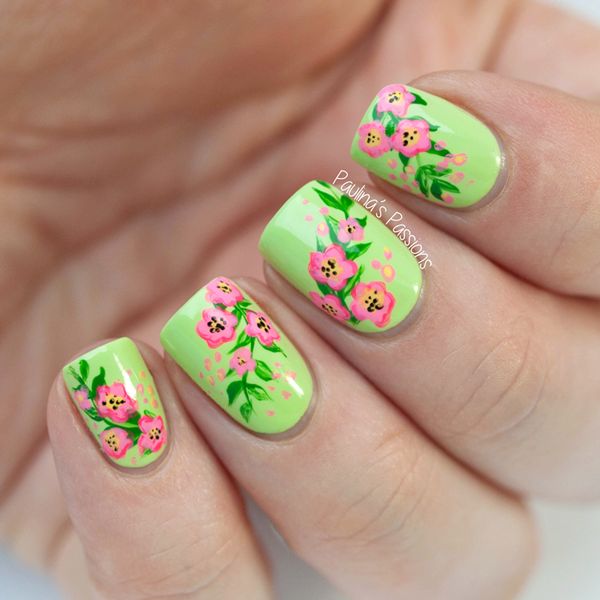 Pretty Flower Nail Art. These flower designs are so cute and make a regular manicure look like a piece of artwork.