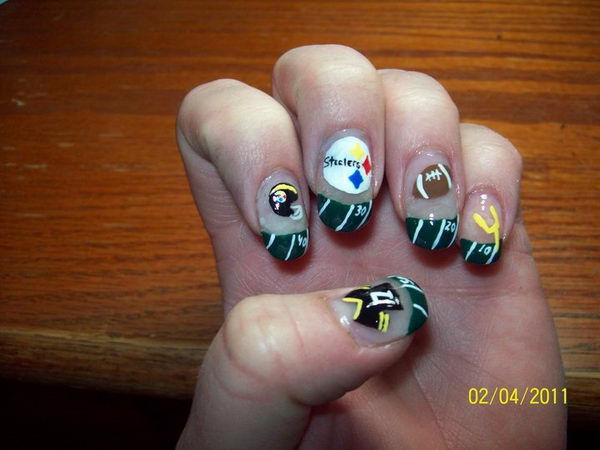 Cool Football Nail Art. A fun way to support your team and show off your team spirit throughout the football season.