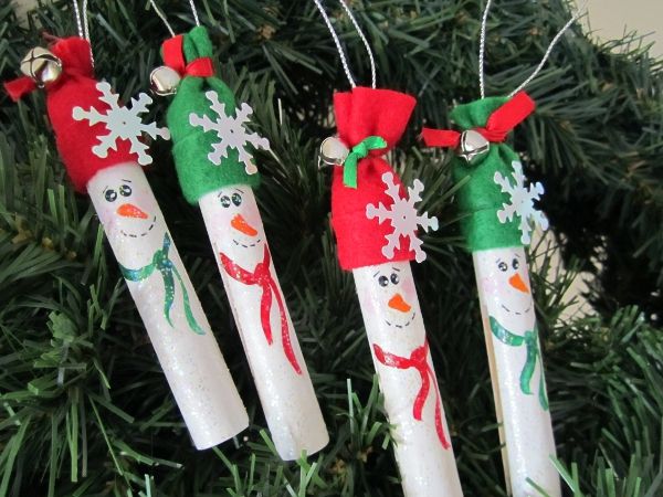 Painted Wooden Clothespin Snowman Ornament. These little snowmen will add charm to any Christmas tree or gift box. They are simple to make, and make a great project to do with the kids! 