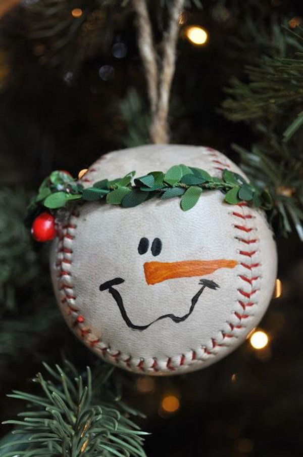 Baseball snowman ornament. It's such a cute craft for your little baseball player! 