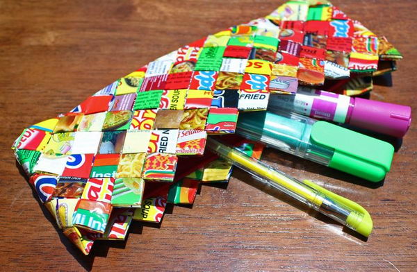 Paper Craft Pencil Case. There's nothing like a cool pencil case full of cool pencils, erasers and accessories to excite your kids' imagination and ignite their creative and linguistic passions. Show how much you care about them.