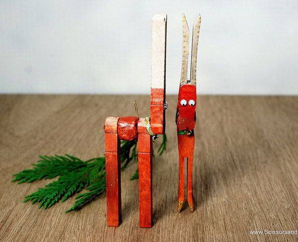 DIY christmas reindeer made with clothespins.
