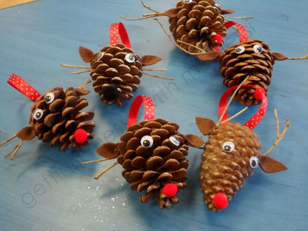 Pinecone reindeers for Christmas.
