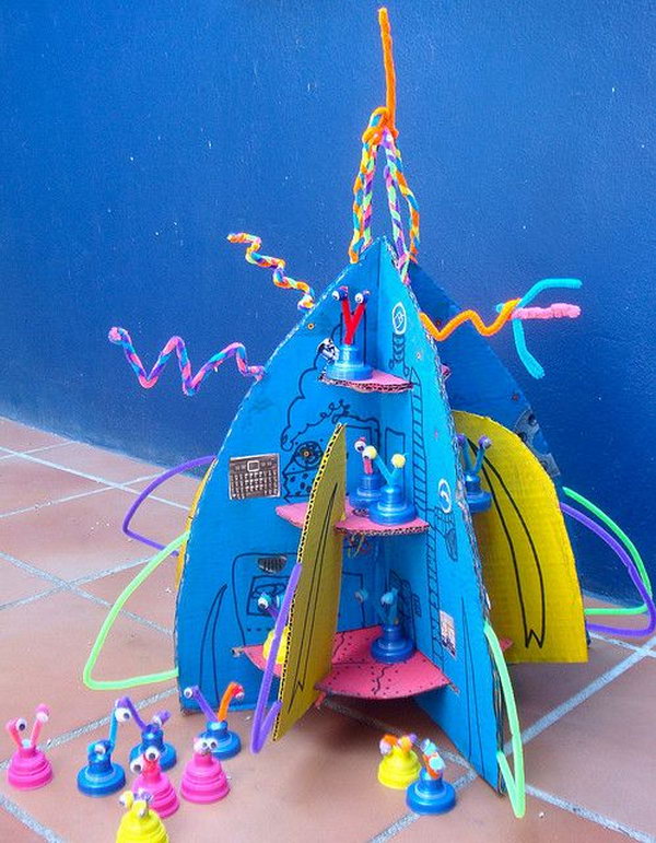 Awesome craft and playtime idea for this cool craft of rocket ship with aliens. All out of recycled stuff around house. 