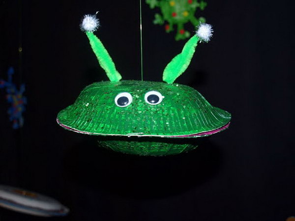 This fun and simple paper plate alien spaceship craft would grab every kids' attention. 