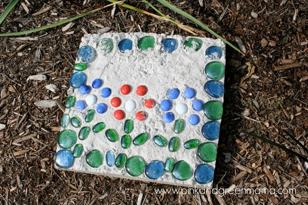Glass Cement Stepping Stones. Not only functional but also can be used to decorate your garden. Make the walk in your garden more exciting and fun.
