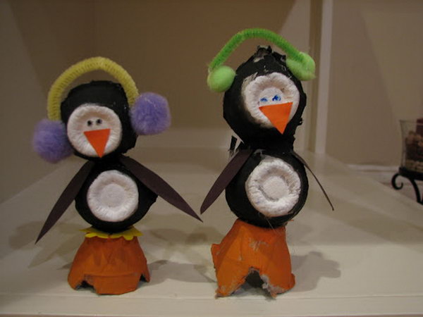 Create penguin crafts for your kids with egg cartoons and pom-poms. 