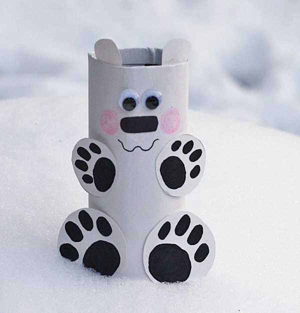 This little cardboard tube polar bear is so easy to make. 