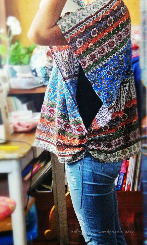 A simple and cool poncho made from fabrics, 