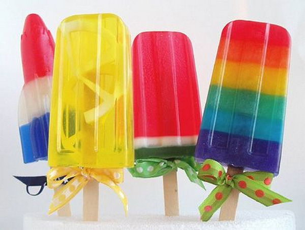 These colorful homemade popsicle soap are perfect for party favors or gifts. But remember to make sure you indicate that IT IS NOT EDIBLE! 