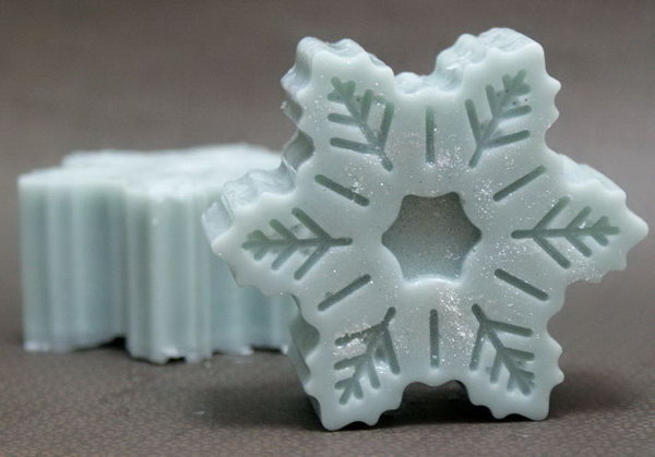 These pretty pale blue snowflake soaps have just a hint of shimmer making them the perfect choice for homemade winter gift ideas or DIY winter wedding favors. 