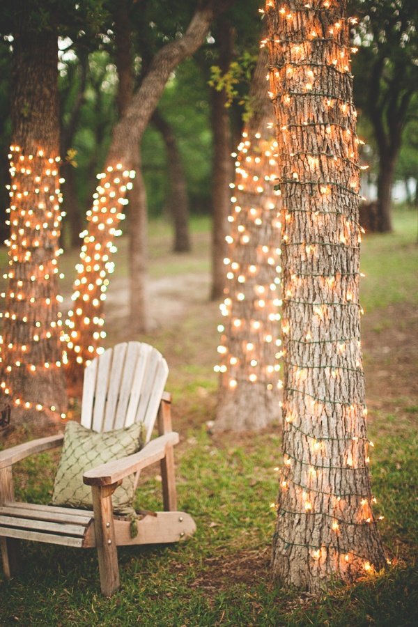 String lights are often used in wedding, holiday and home decoration, and they can always make you feel warm, cozy and romantic.