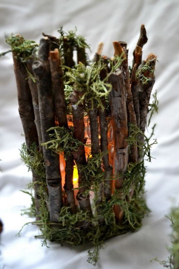 These rustic twig candle holders are perfect for wedding decoration. 
