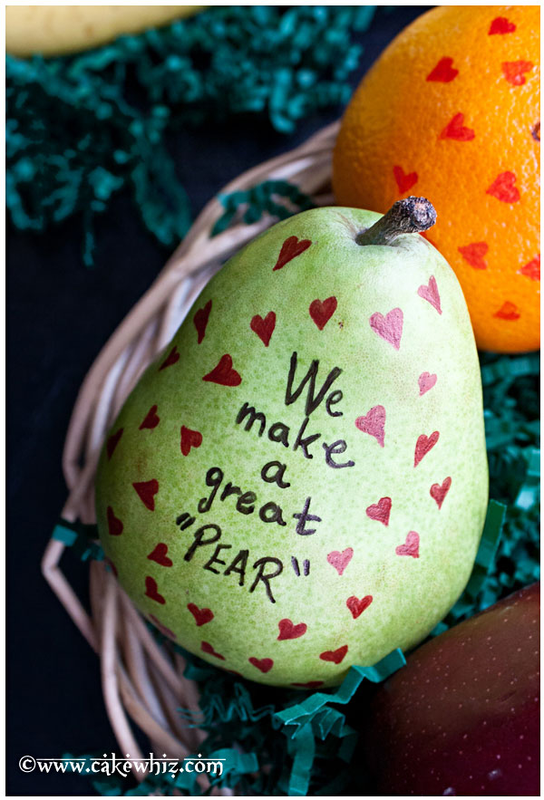 We make a great pear. It would be fun to make with kids or surprise them by putting these adorable fruits in their school lunch boxes or even hubby's lunch box. 