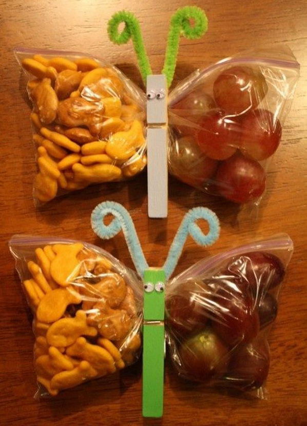 What a fun lunch idea for kids with these butterfly bags. 