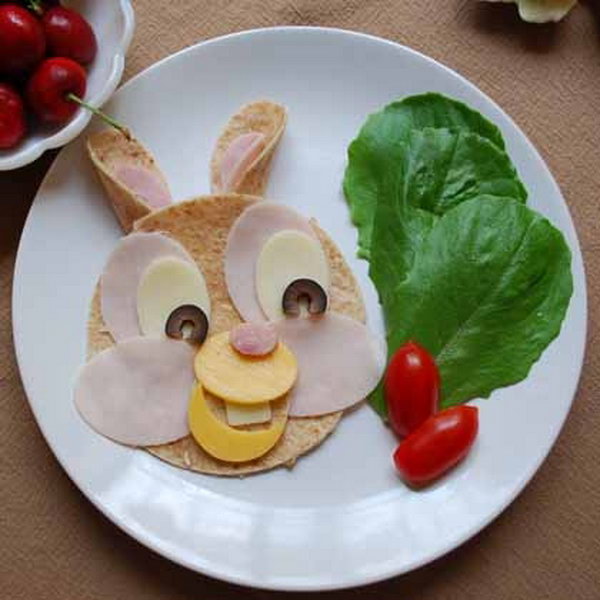 Lunch is more fun when characters like Bambi’s friend Thumper make an appearance. It sure would be a fun surprise for your child to open it up and find an awesome lunch like this inside.   