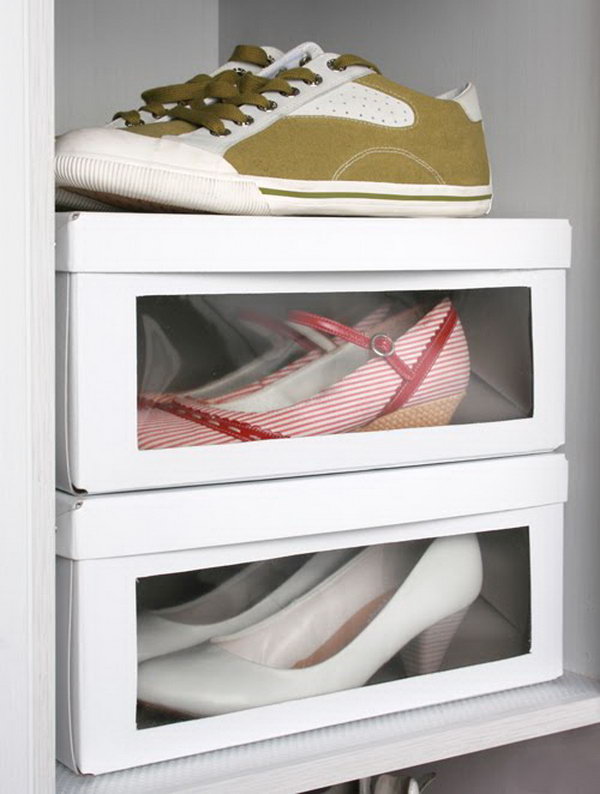 Turns a regular cardboard box into shoe storage with a window. This clever storage idea from Juditu couldn’t be more simple. 