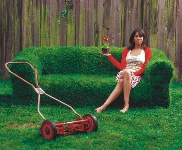 Grass Couch. Interesting things to do out there in your backyard. So simple and cheap to make, and you could play them with your kids or family anytime.
