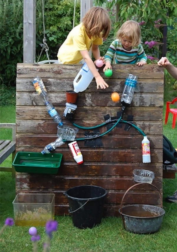 DIY Backyard Water Wall Game for Kids. Interesting things to do out there in your backyard. So simple and cheap to make, and you could play them with your kids or family anytime.