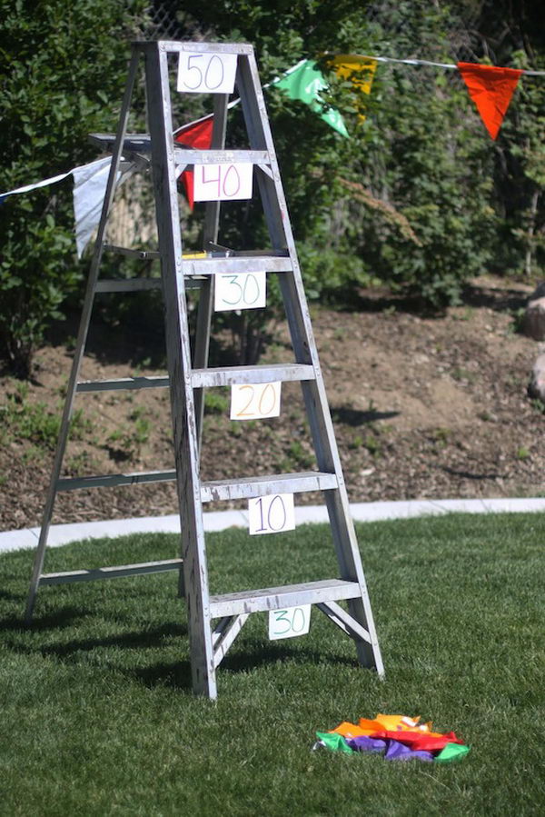 Bean Bag Ladder Toss. Interesting things to do out there in your backyard. So simple and cheap to make, and you could play them with your kids or family anytime.