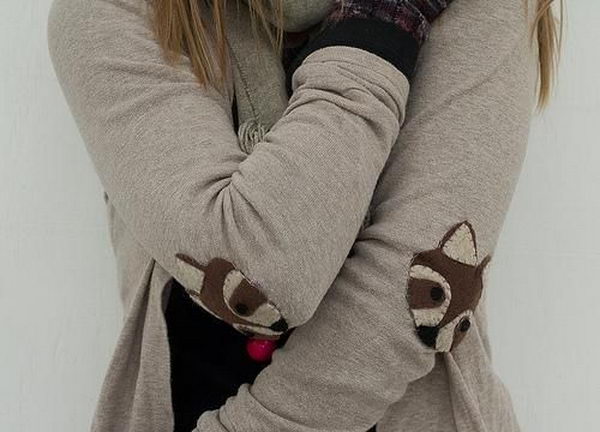 DIY Raccoon Elbow Patches. Create a style of intelligence, distinction and romantic fashion. Give your old sweater or jacket a new life.