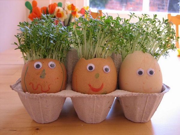 Cute Easter Egg Planters. Paint the eggs with amazing expressions and put some fresh tiny plants into it. What an art-piece full of inspirations.