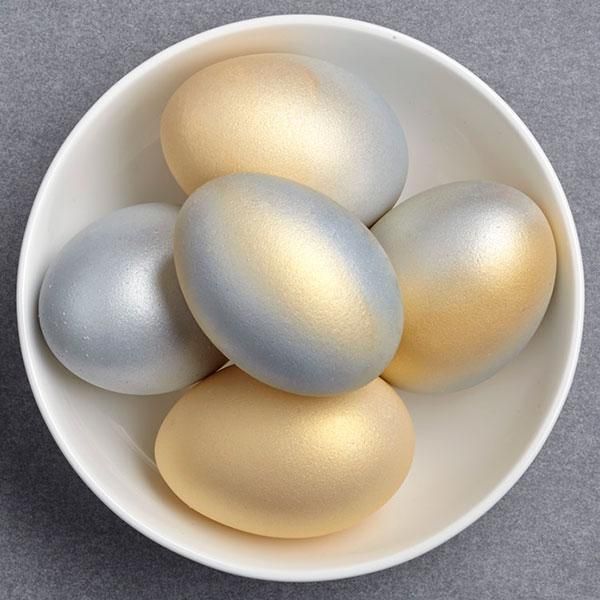 Shimmering Easter Eggs. Just get this fashionable shining eggs from gold, lavender and Champagne pink silver leaf.