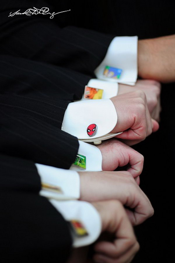 Cufflink is one of the few jewelry that men can wear. A cute way to show your taste and personalities. Different cufflinks can be selected, for example, silver ones or superhero shaped cufflinks.