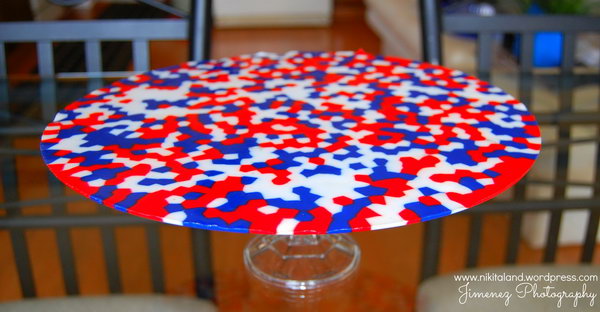 Pizza Pan Patriotic Platter. A DIY platter made with red, white and blue beads and pizza pan. Cute idea to show off my goodies, like Patriotic Strawberries, or perhaps some garnishes. 